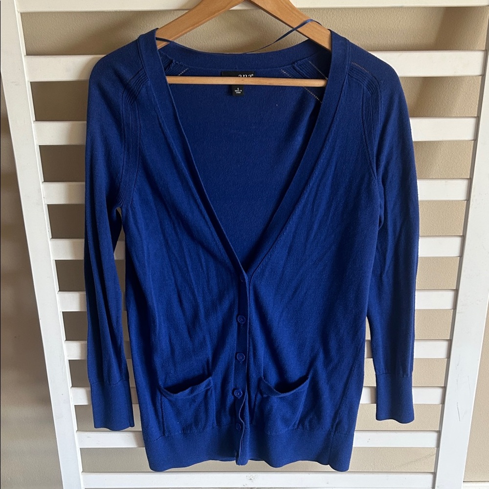 A.N.A. Blue Lightweight V-Neck Cardigan Button Down Sweater Size Small